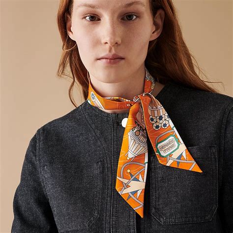 hermes scarf tying videos|how to wear hermes twilly.